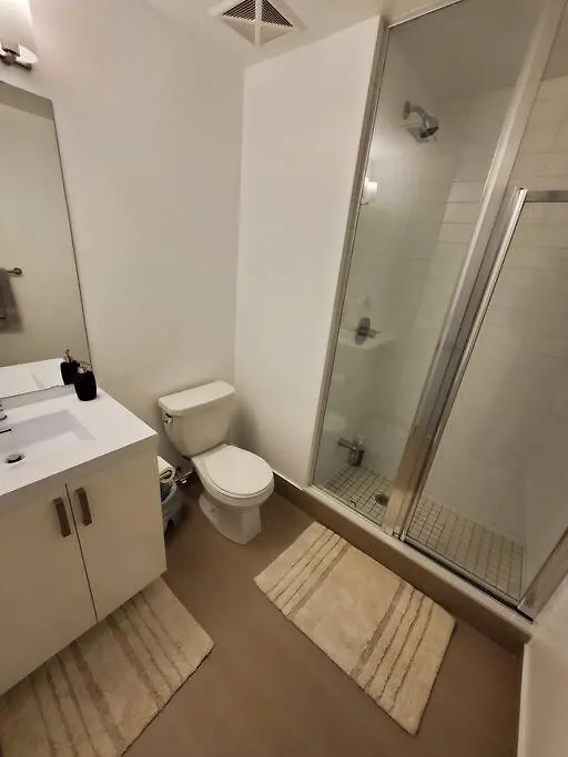 Midtown 4 Bedroom Home Free Wi-Fi And Parking Toronto