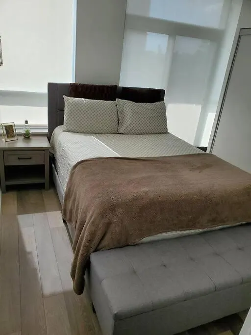 Midtown 4 Bedroom Home Free Wi-Fi And Parking Toronto