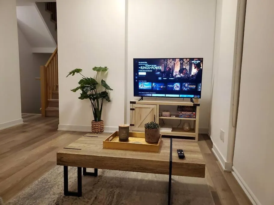 Midtown 4 Bedroom Home Free Wi-Fi And Parking Toronto