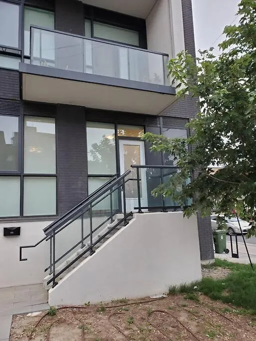 Midtown 4 Bedroom Home Free Wi-Fi And Parking Toronto Apartment