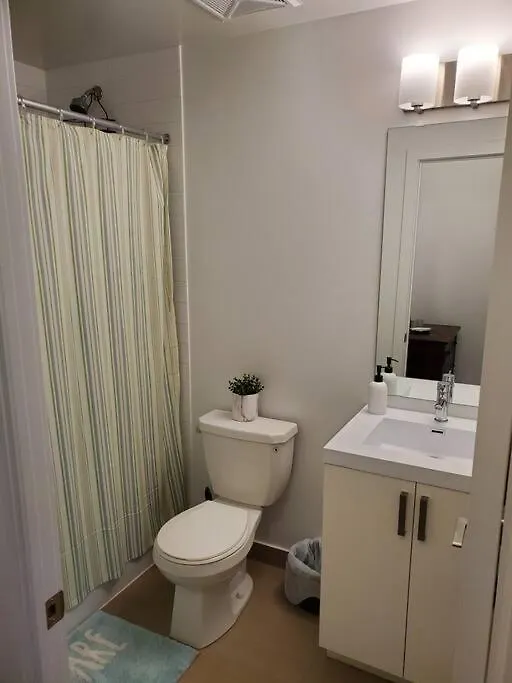 Apartment Midtown 4 Bedroom Home Free Wi-Fi And Parking Toronto