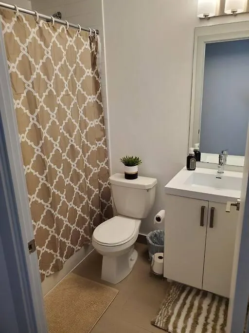 Midtown 4 Bedroom Home Free Wi-Fi And Parking Toronto Canada